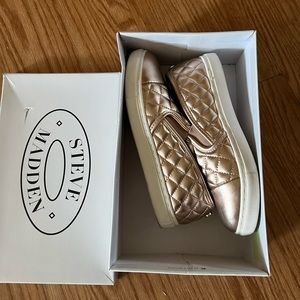 Steve Madden Zaander rose gold slip on quilted sneakers size 7.5
